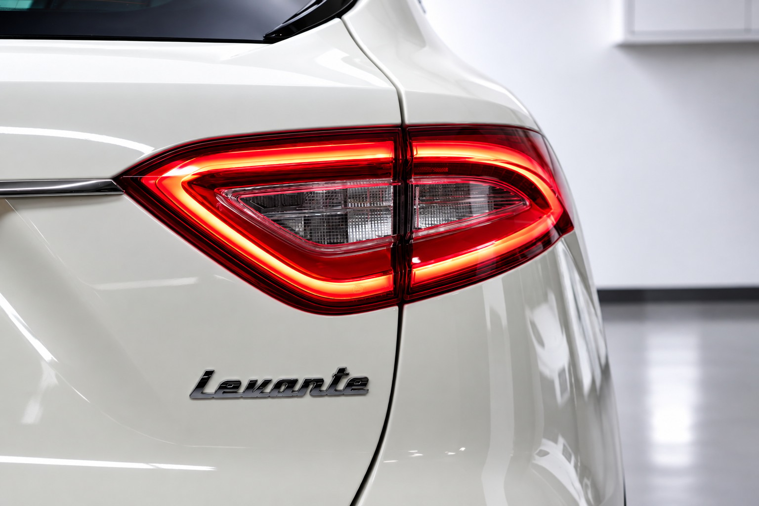 MASERATI Levante S 3.0 V6 Automatica-image-6