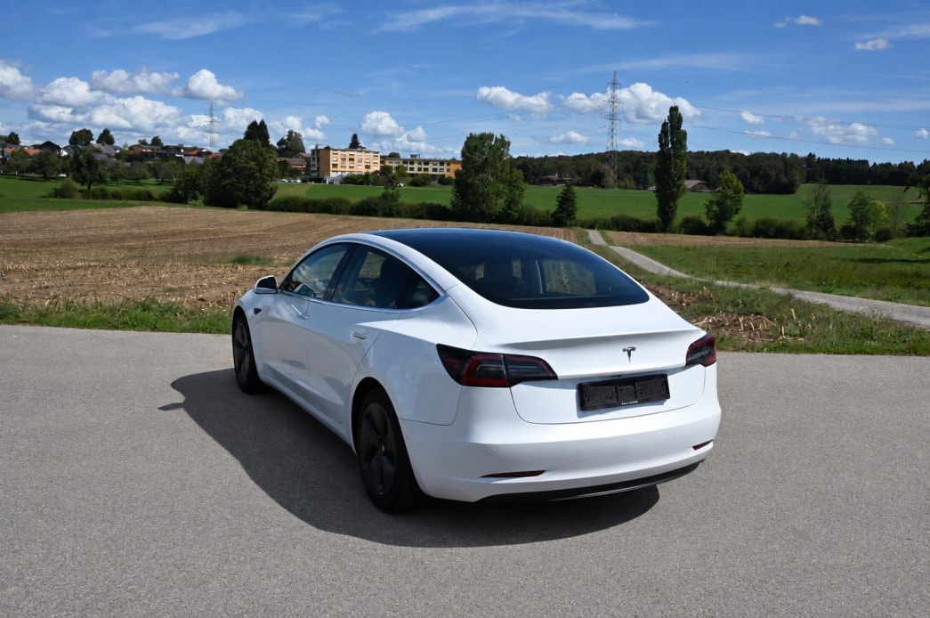 TESLA Model 3-image-3