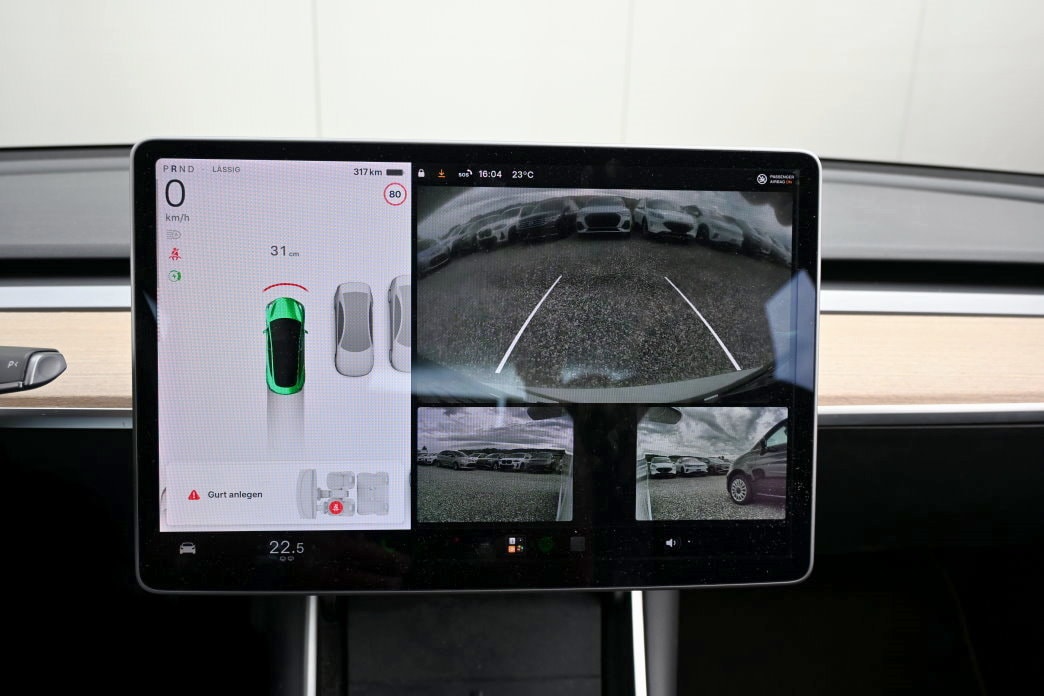 TESLA Model 3-image-10