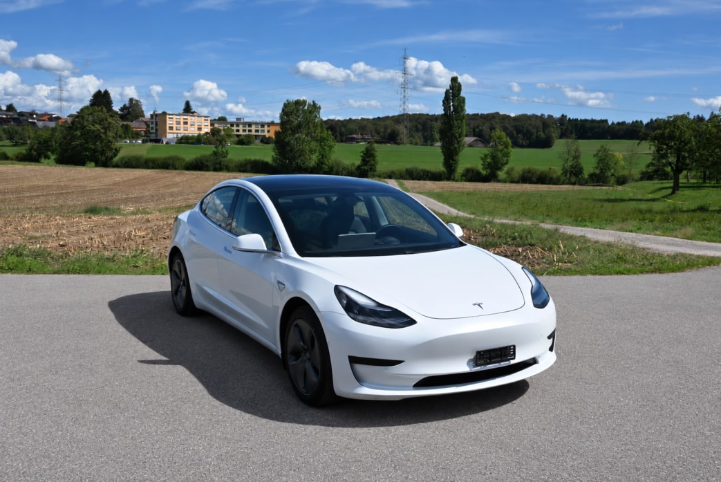 TESLA Model 3-image-1