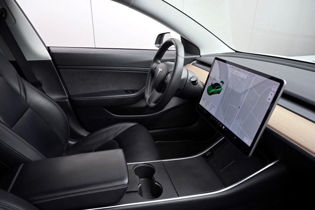 TESLA Model 3-image-6