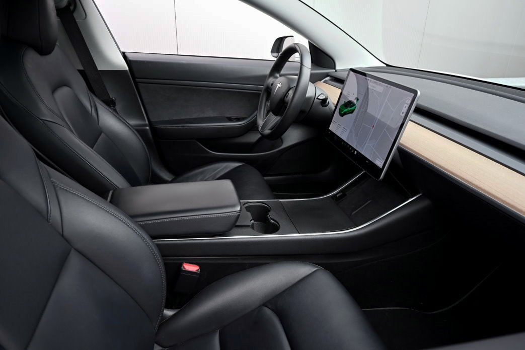 TESLA Model 3-image-4