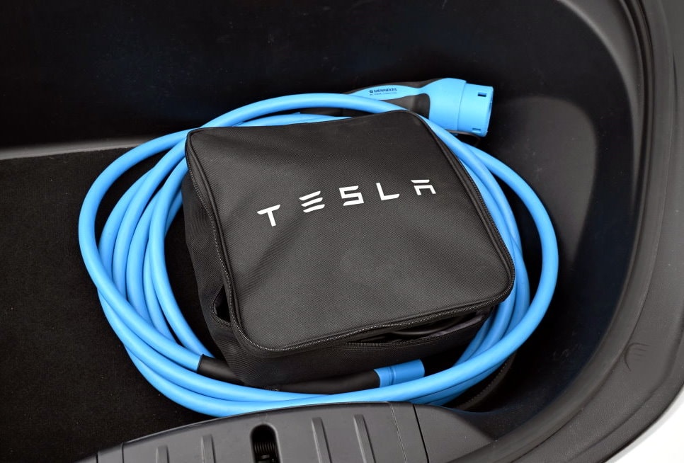 TESLA Model 3-image-14