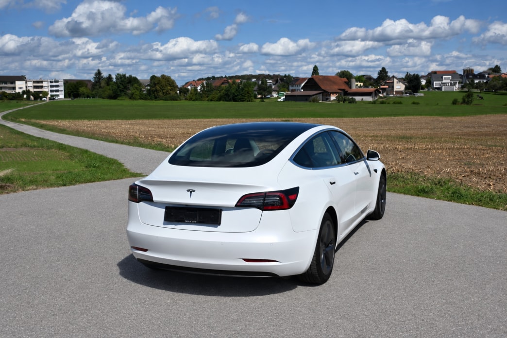 TESLA Model 3-image-2