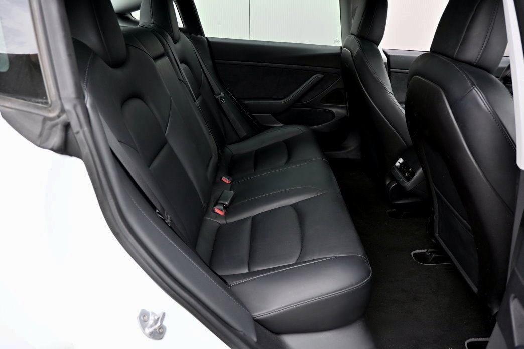 TESLA Model 3-image-7