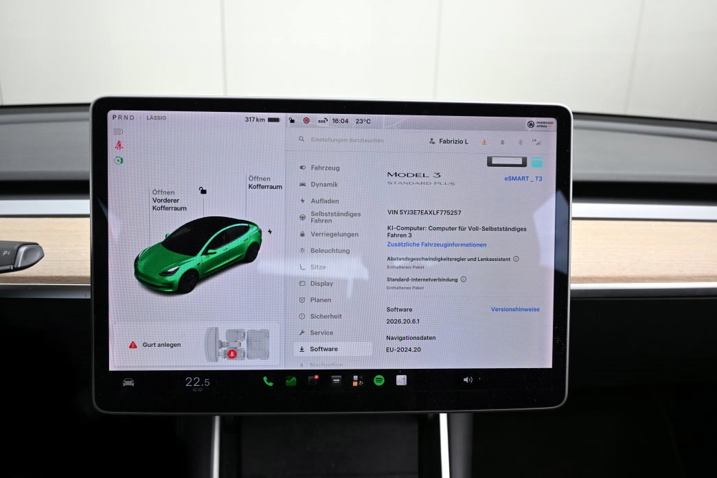 TESLA Model 3-image-11