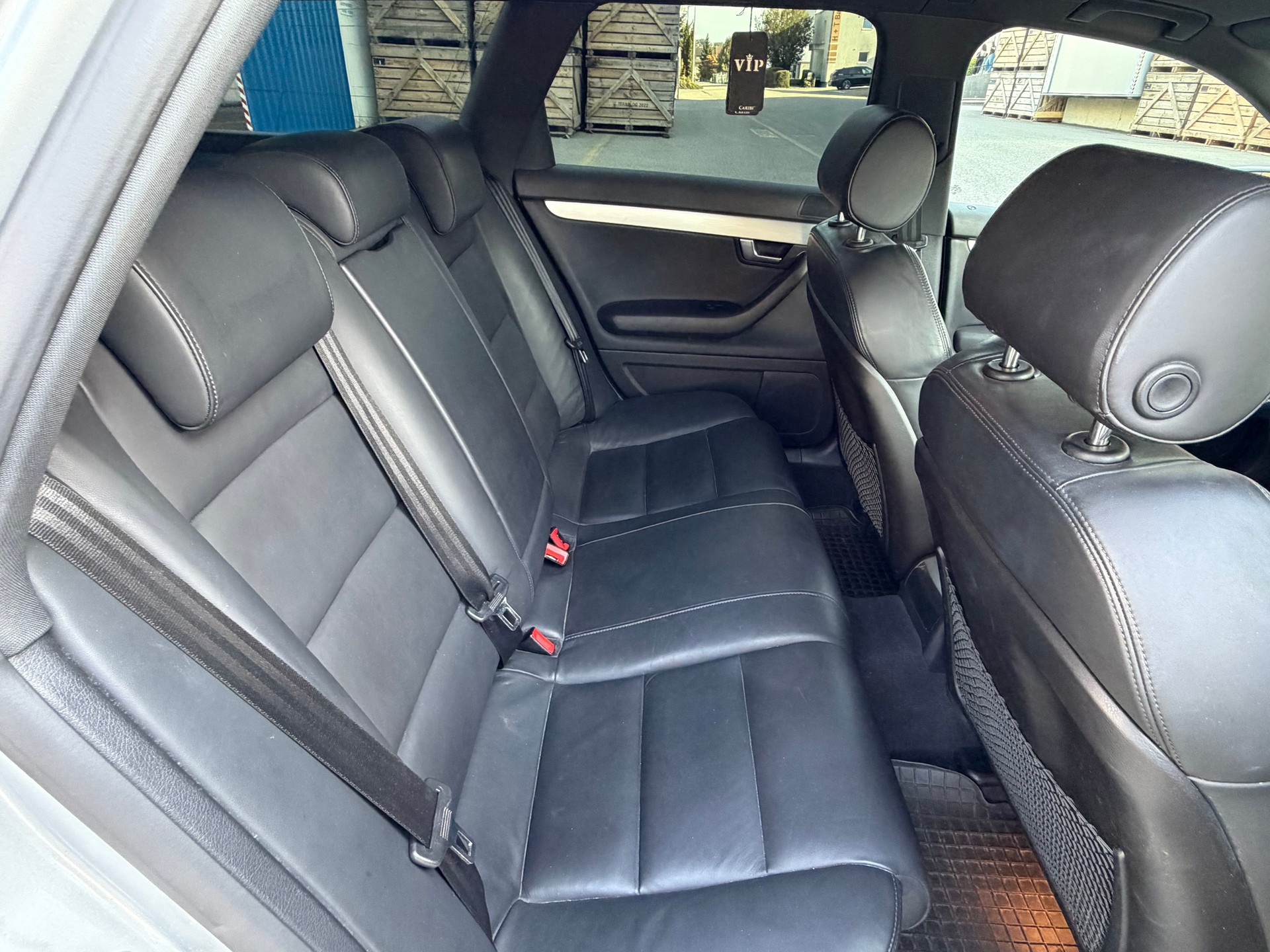 AUDI A4 Avant 3.0 V6 TDI quattro-image-9