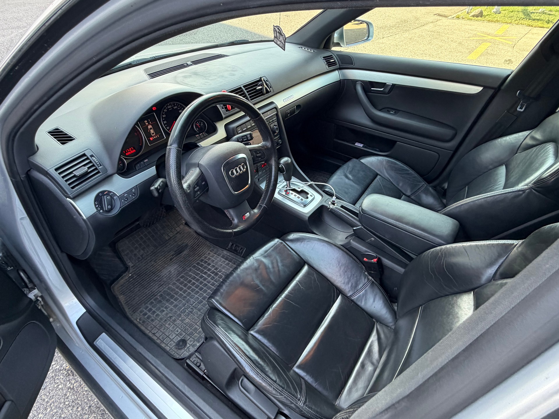 AUDI A4 Avant 3.0 V6 TDI quattro-image-7