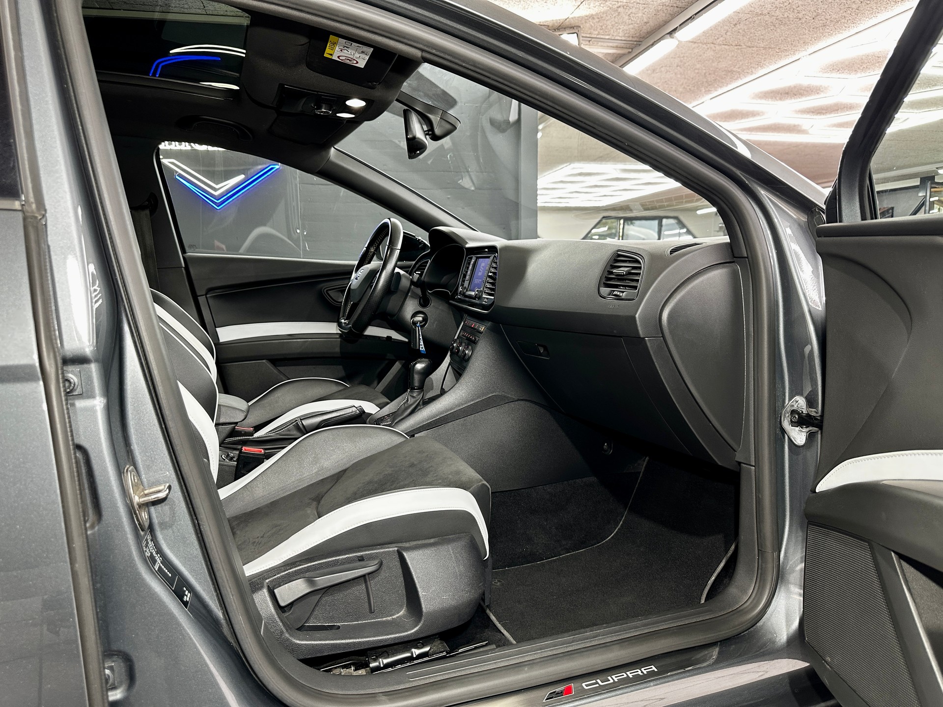 SEAT Leon ST 2.0 TSI Cupra 280 DSG-image-15