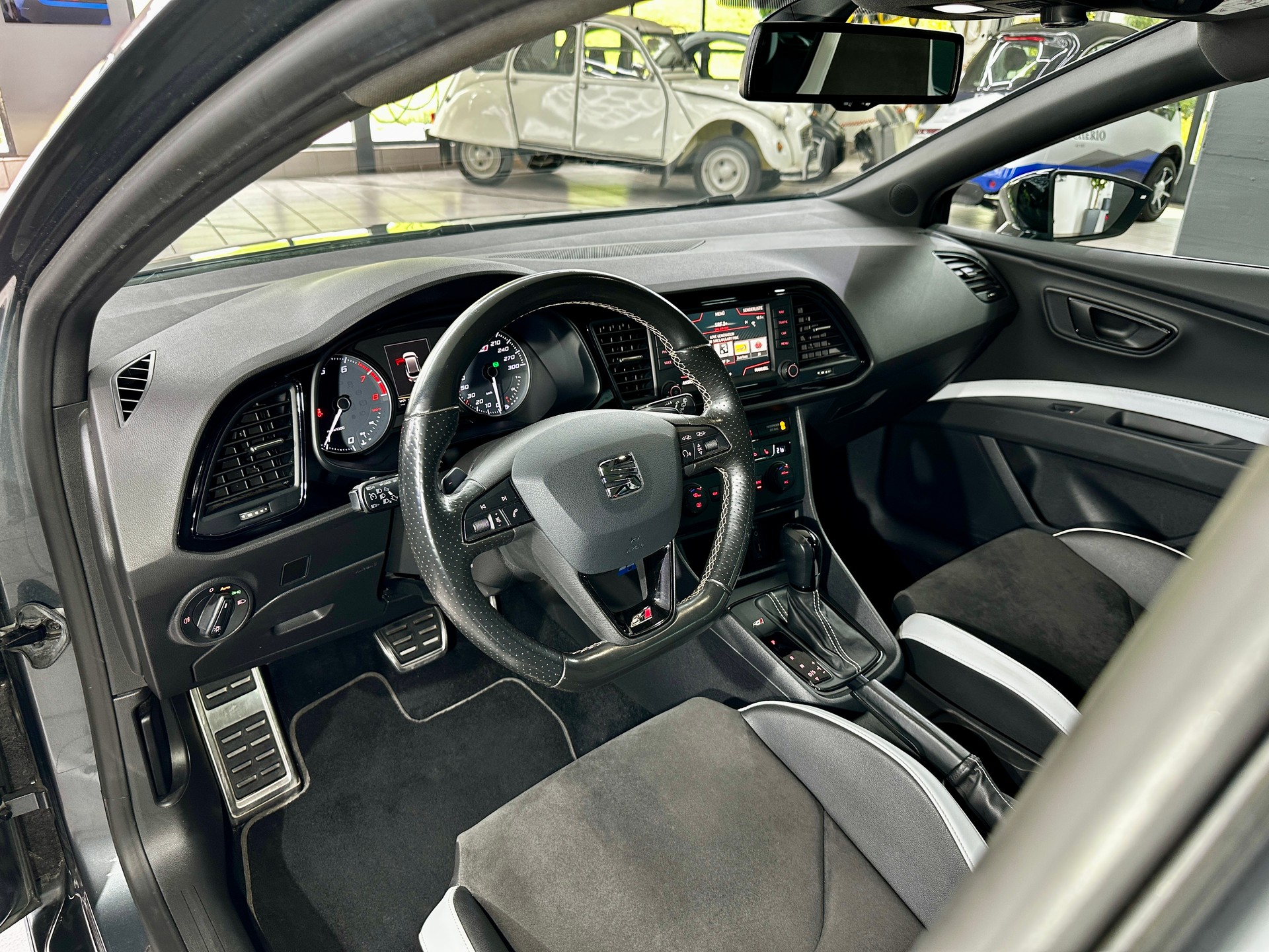 SEAT Leon ST 2.0 TSI Cupra 280 DSG-image-13