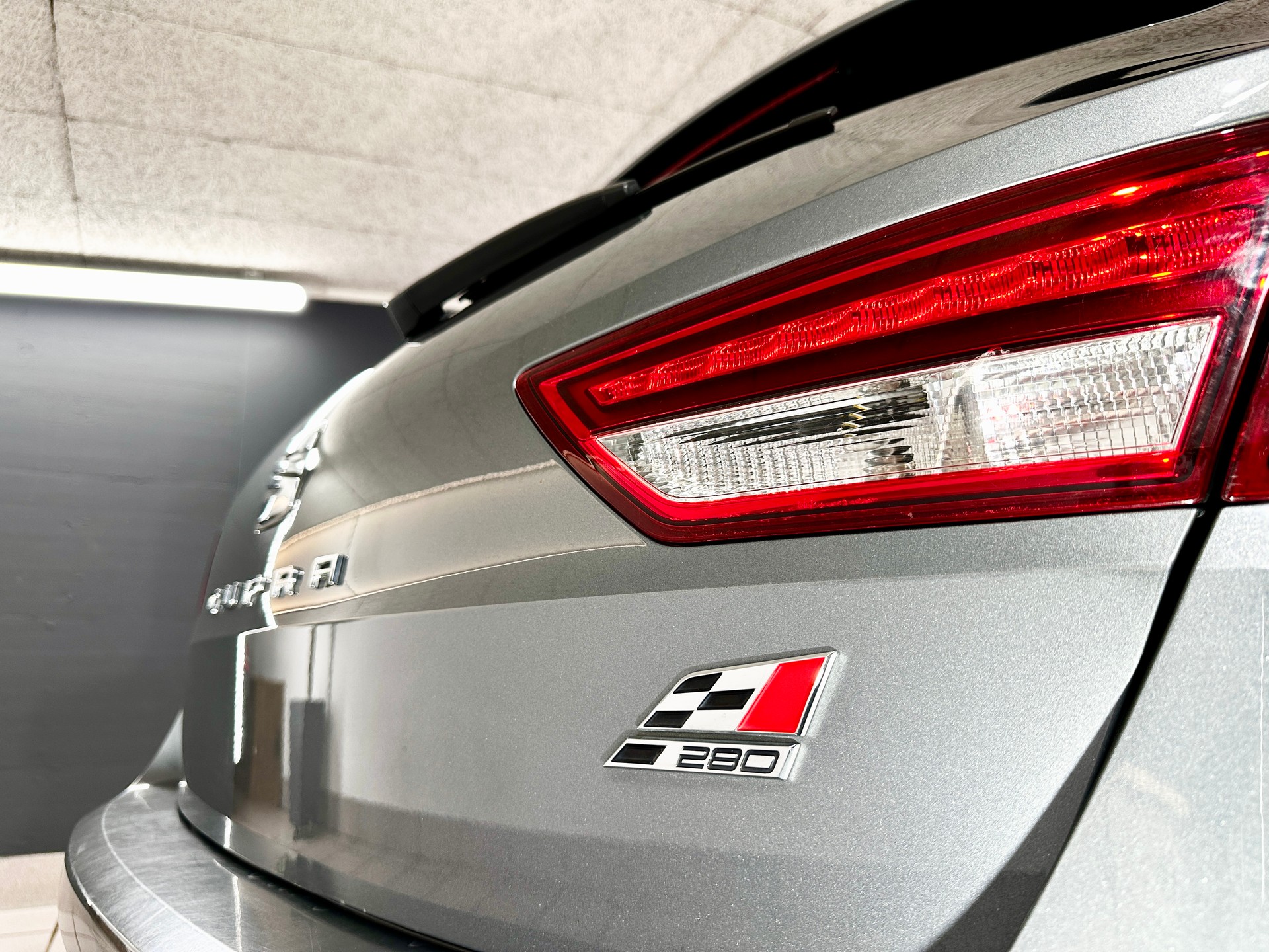 SEAT Leon ST 2.0 TSI Cupra 280 DSG-image-4