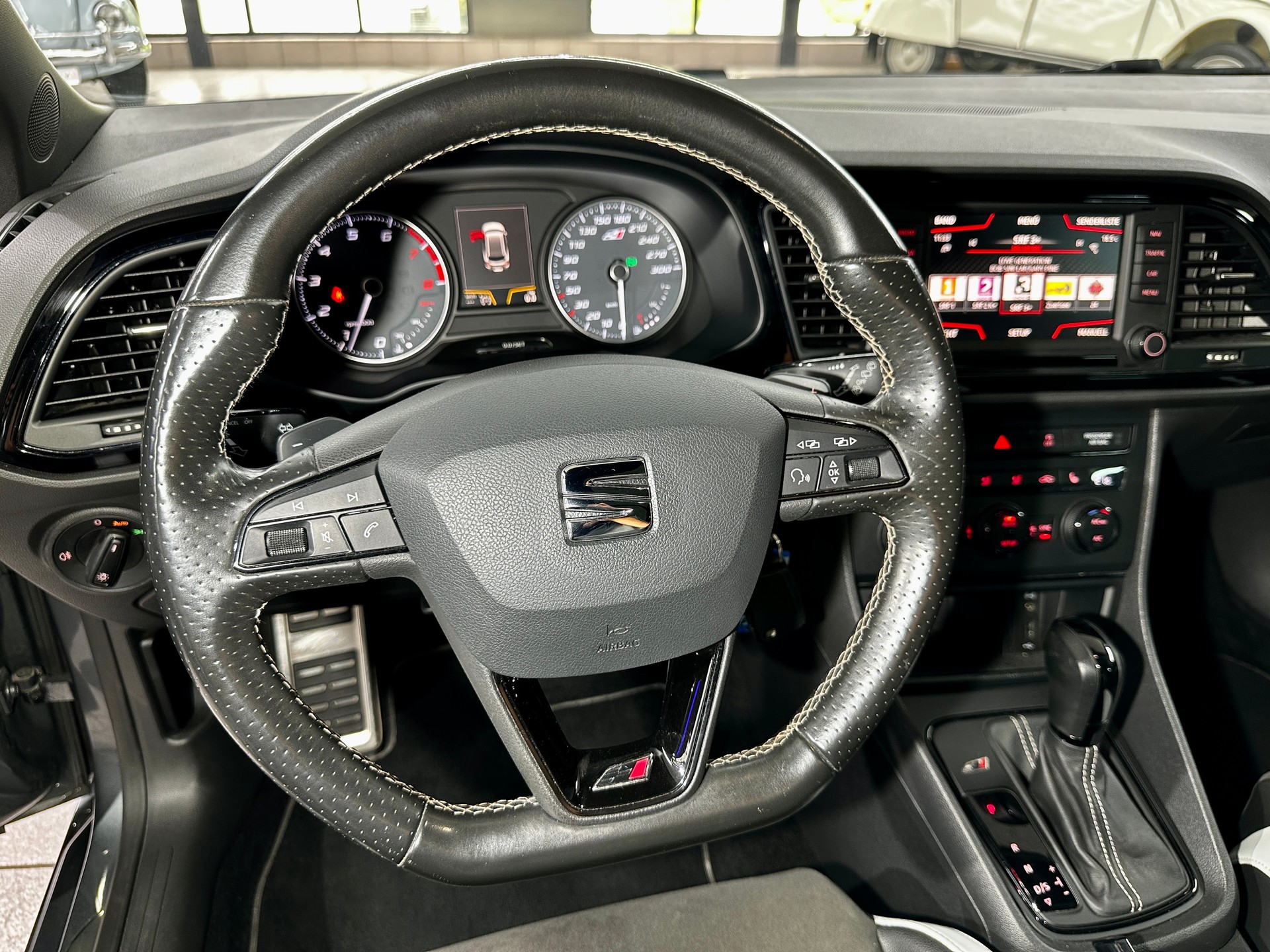 SEAT Leon ST 2.0 TSI Cupra 280 DSG-image-17