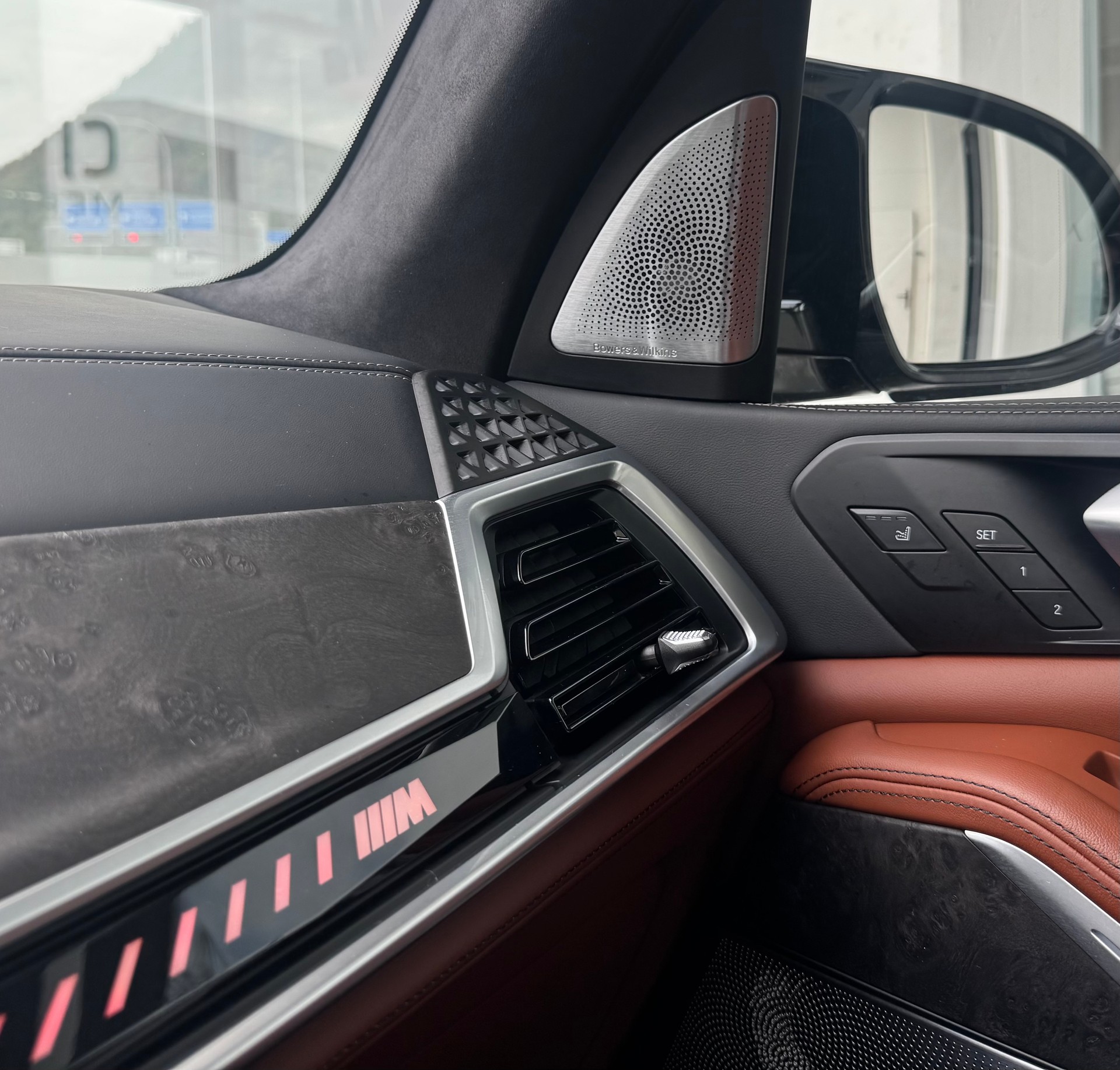 BMW X7 xDrive 48V M60i Steptronic M Sport Pro Individual-image-23