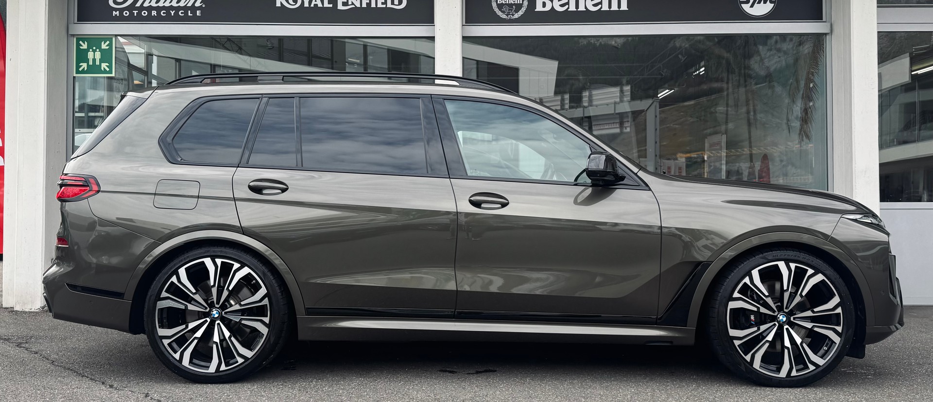 BMW X7 xDrive 48V M60i Steptronic M Sport Pro Individual-image-1