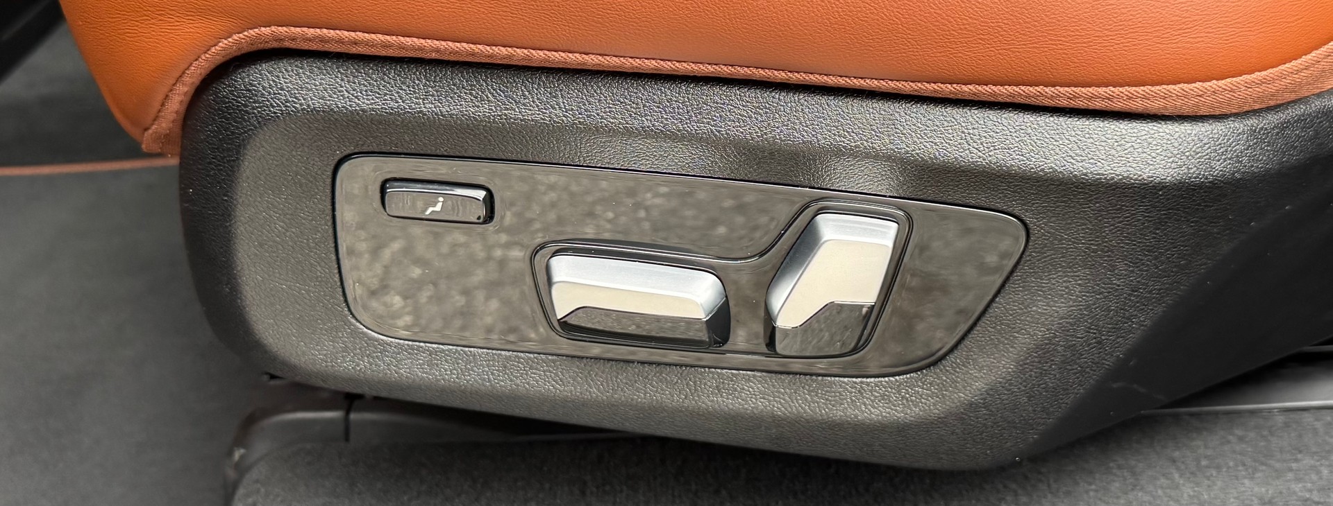 BMW X7 xDrive 48V M60i Steptronic M Sport Pro Individual-image-12