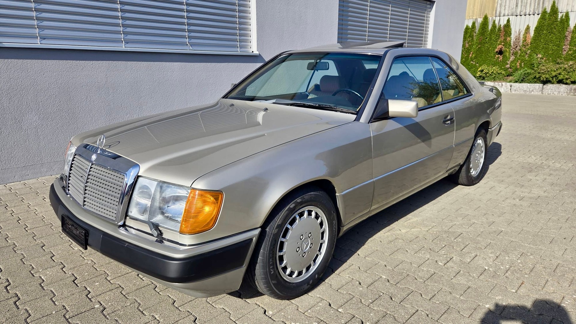 MERCEDES-BENZ 300 CE-24-image-0