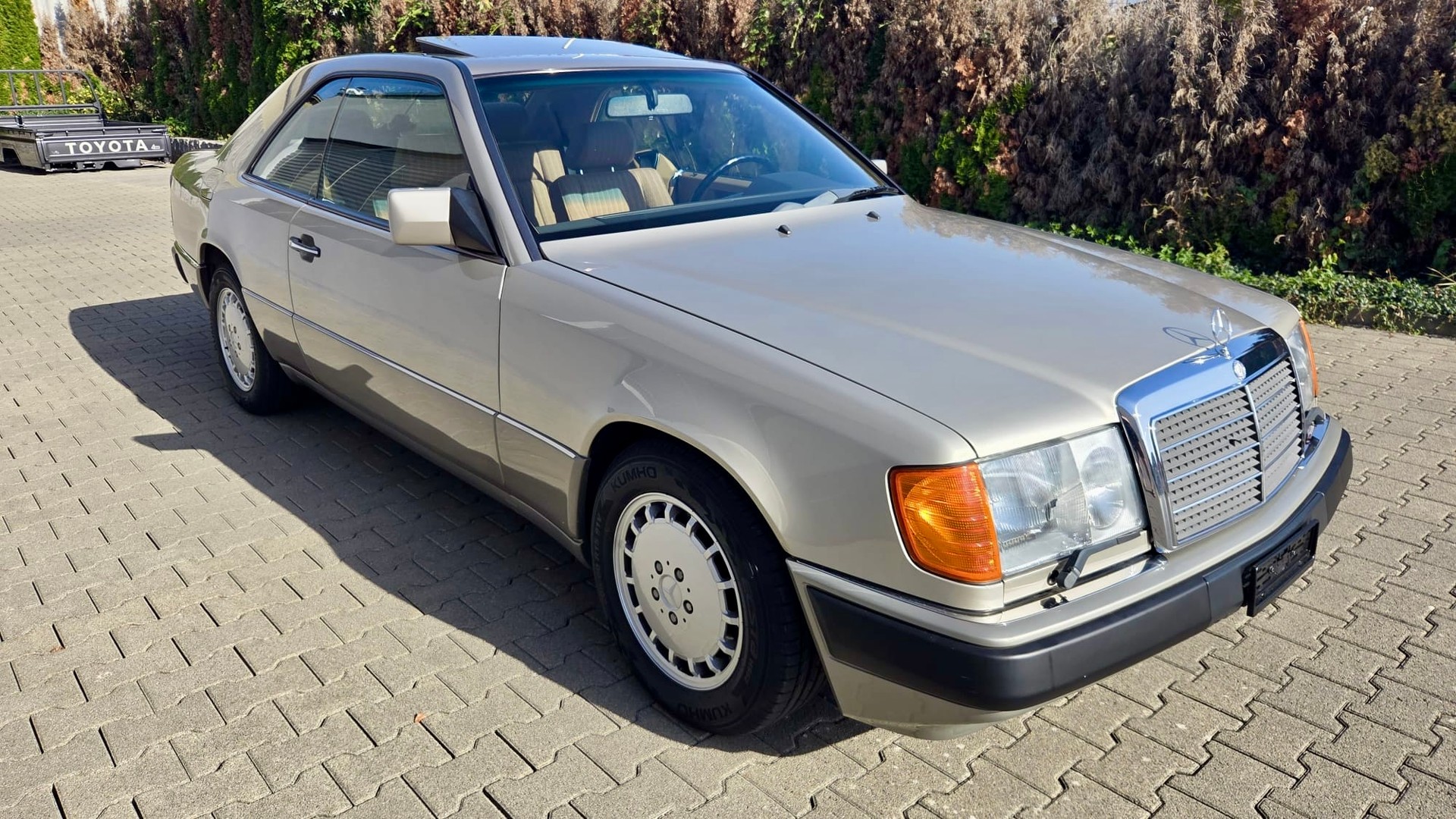 MERCEDES-BENZ 300 CE-24-image-1