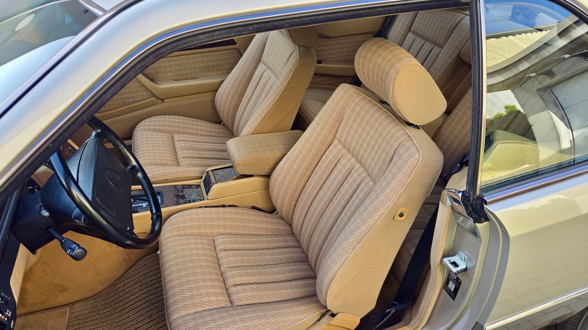MERCEDES-BENZ 300 CE-24-image-3