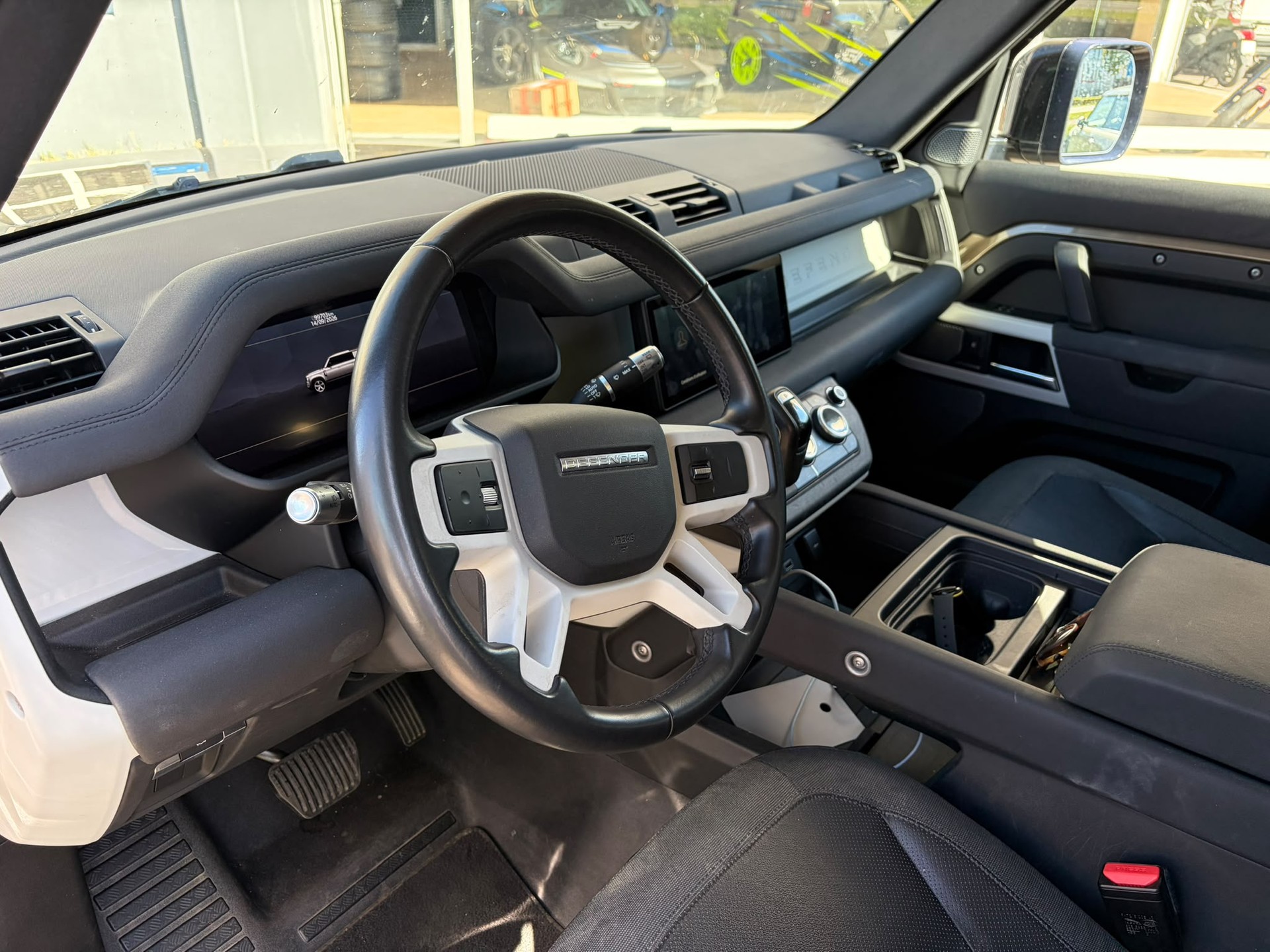 LAND ROVER Defender 110 D240 SD4 First Edition AT8-image-9