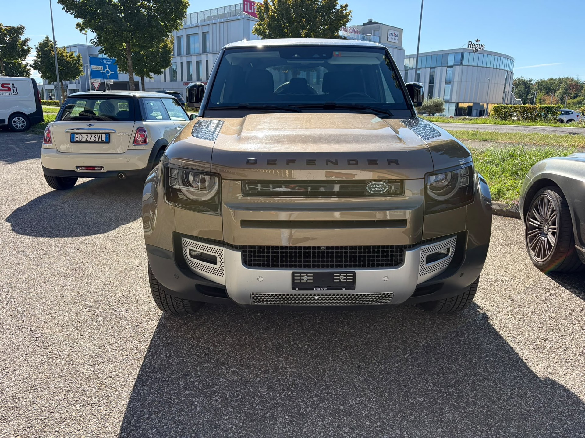 LAND ROVER Defender 110 D240 SD4 First Edition AT8-image-3