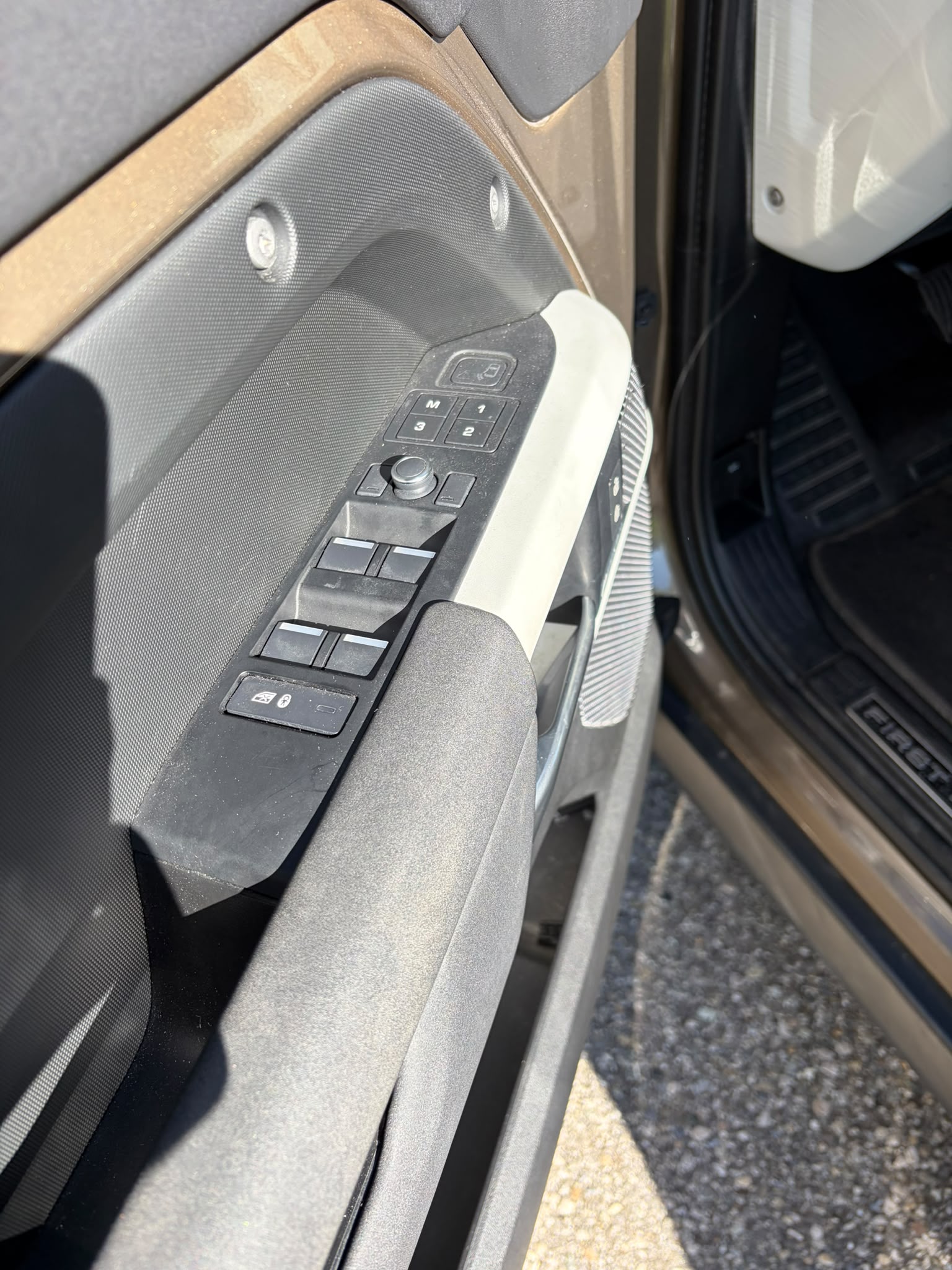 LAND ROVER Defender 110 D240 SD4 First Edition AT8-image-11