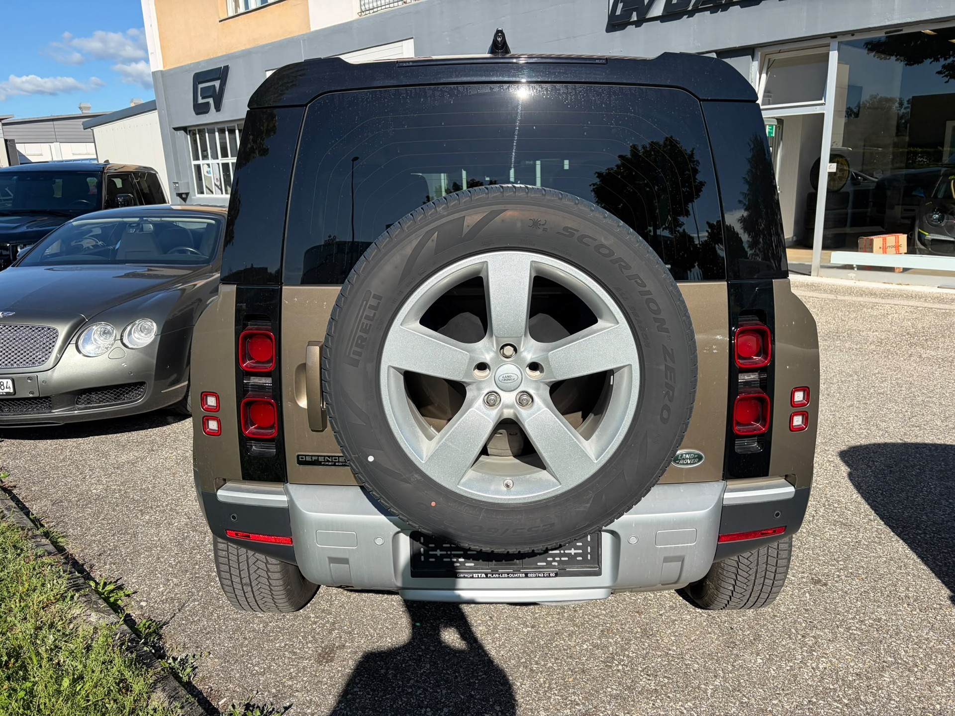 LAND ROVER Defender 110 D240 SD4 First Edition AT8-image-1