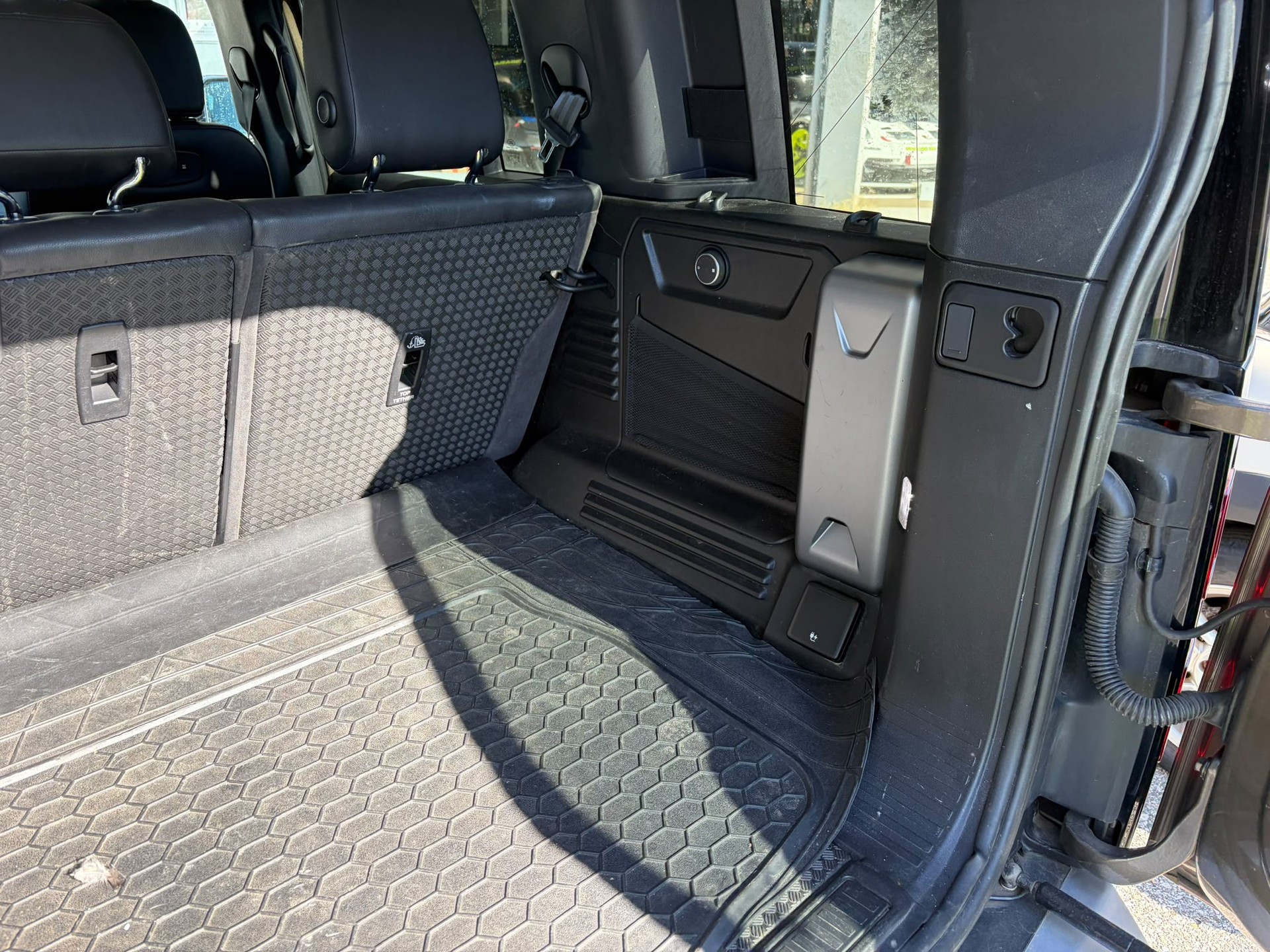 LAND ROVER Defender 110 D240 SD4 First Edition AT8-image-15