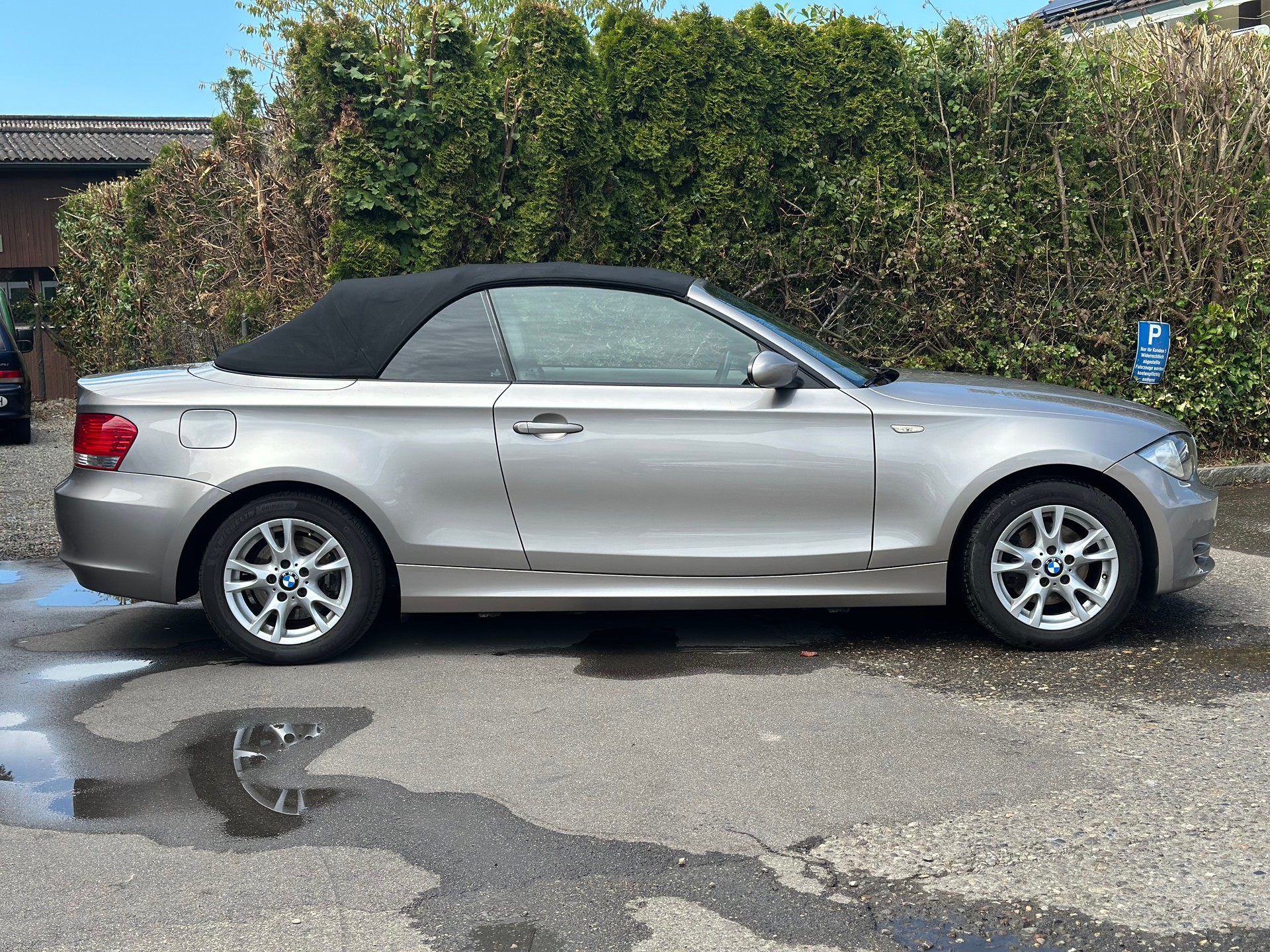 BMW 120i Cabrio-image-2