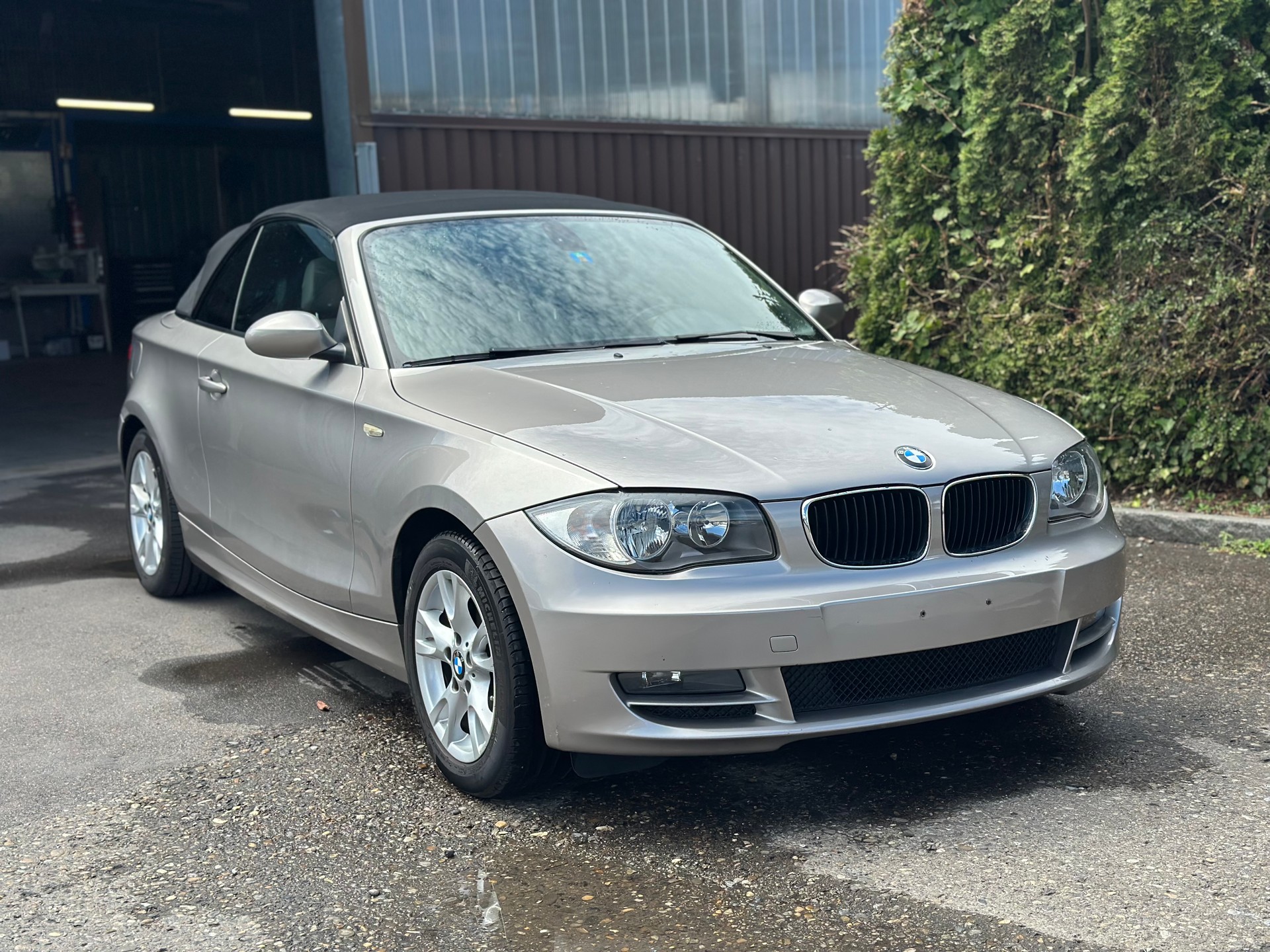 BMW 120i Cabrio-image-0