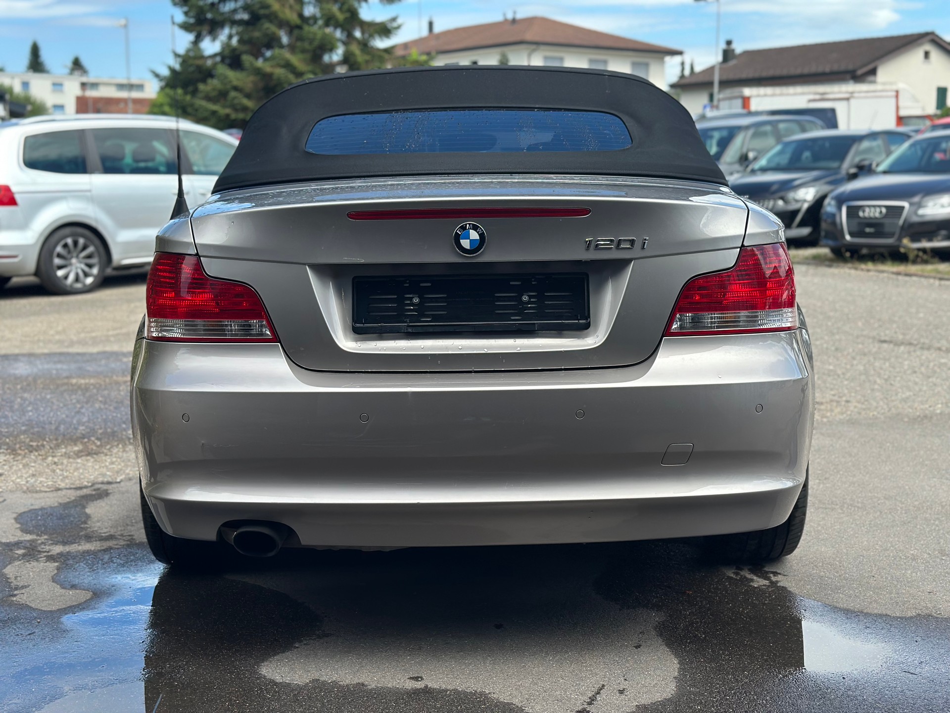 BMW 120i Cabrio-image-4