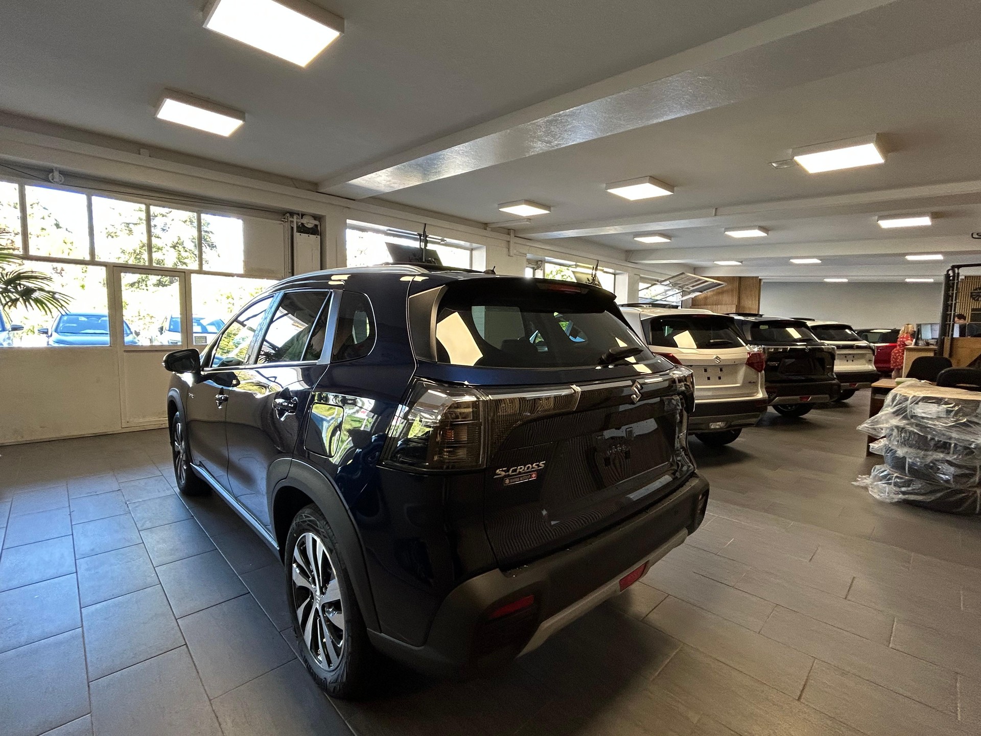 SUZUKI S-Cross 1.4 T Piz Sulai Top Hybrid 4x4 4 ROUES HIVER OFFERT-image-5