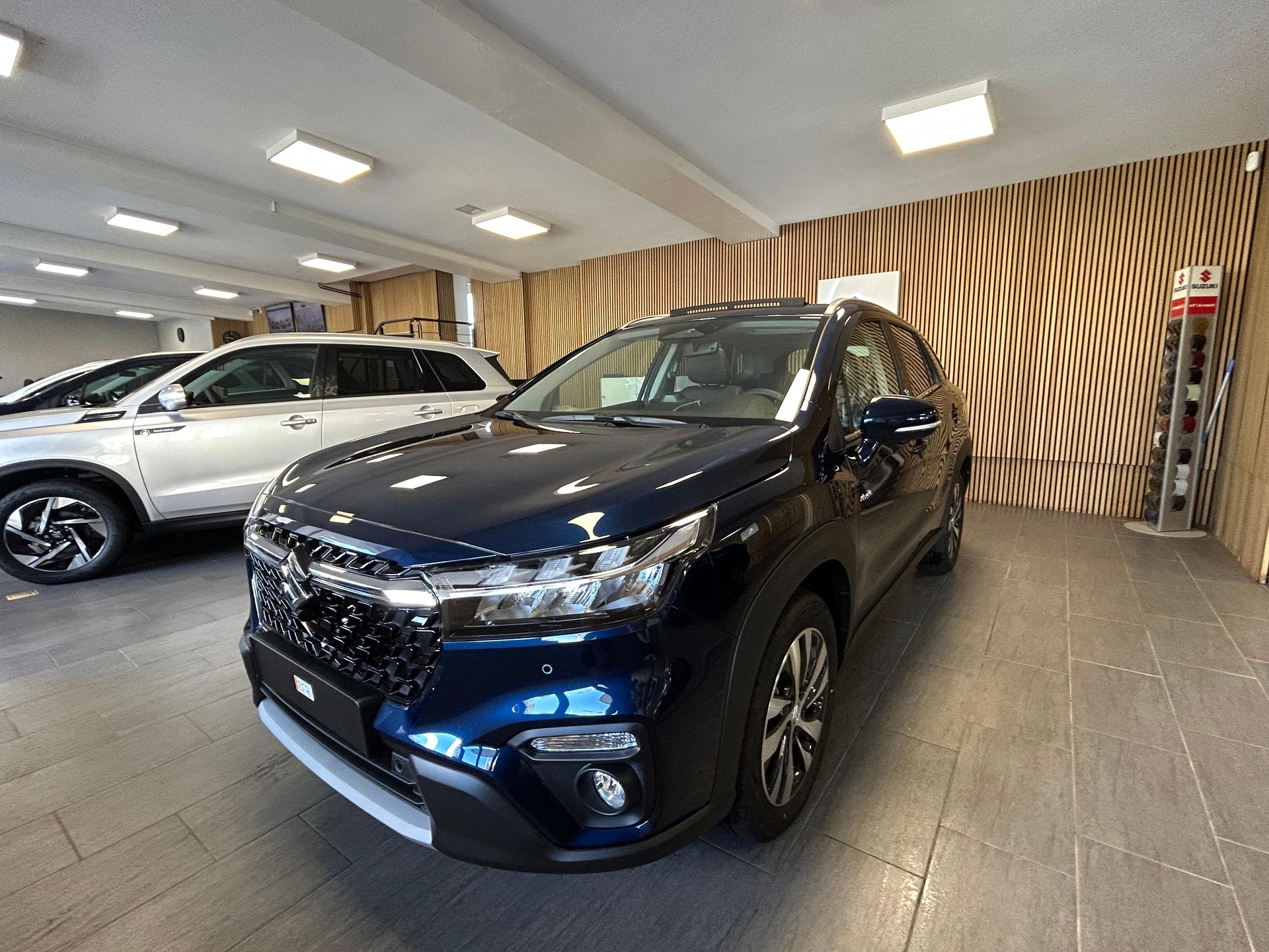 SUZUKI S-Cross 1.4 T Piz Sulai Top Hybrid 4x4 4 ROUES HIVER OFFERT-image-4