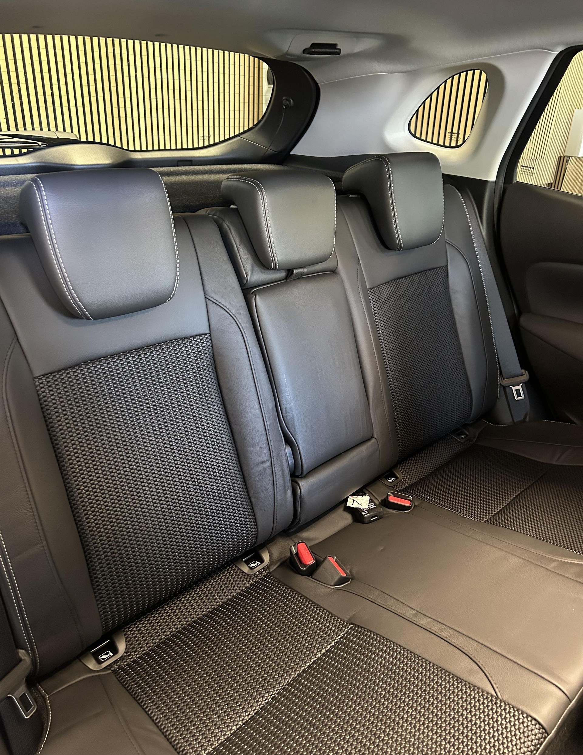 SUZUKI S-Cross 1.4 T Piz Sulai Top Hybrid 4x4 4 ROUES HIVER OFFERT-image-17