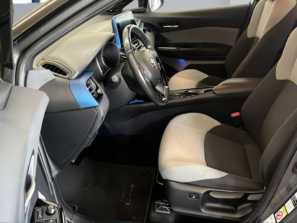 TOYOTA C-HR 1.2 T Style 4x4 Sport-image-15
