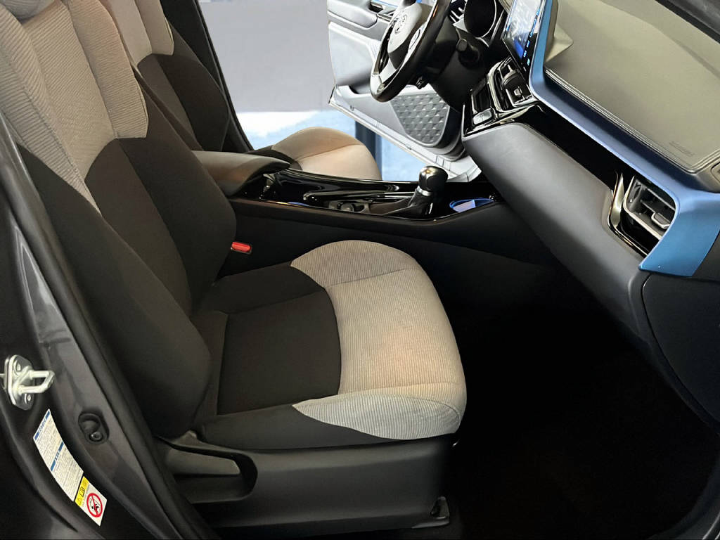 TOYOTA C-HR 1.2 T Style 4x4 Sport-image-16