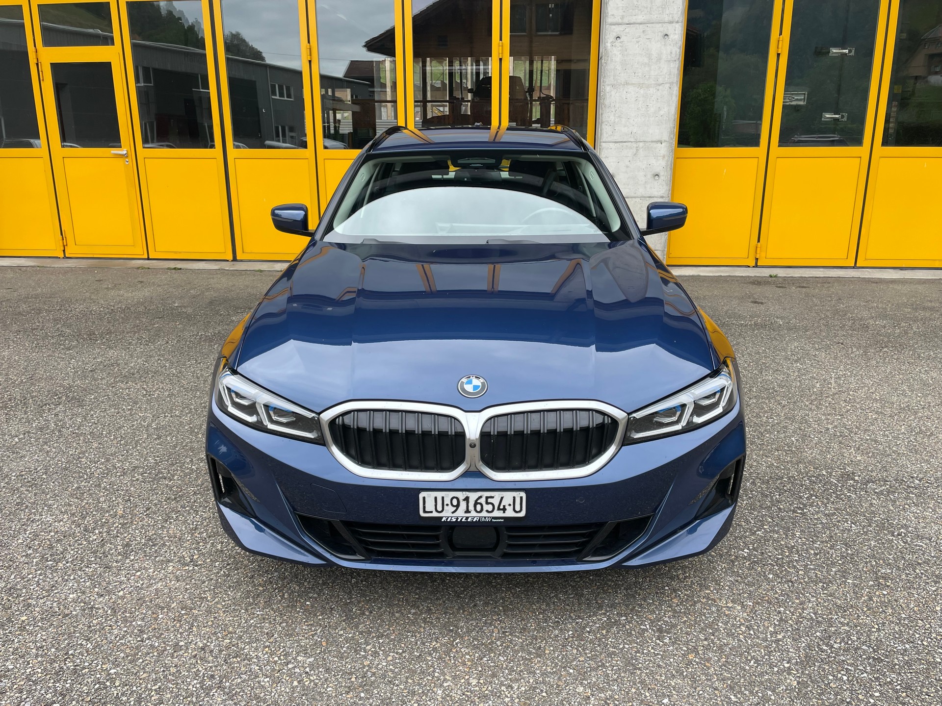 BMW 320d xDrive 48V Touring Steptronic M Sport-image-9
