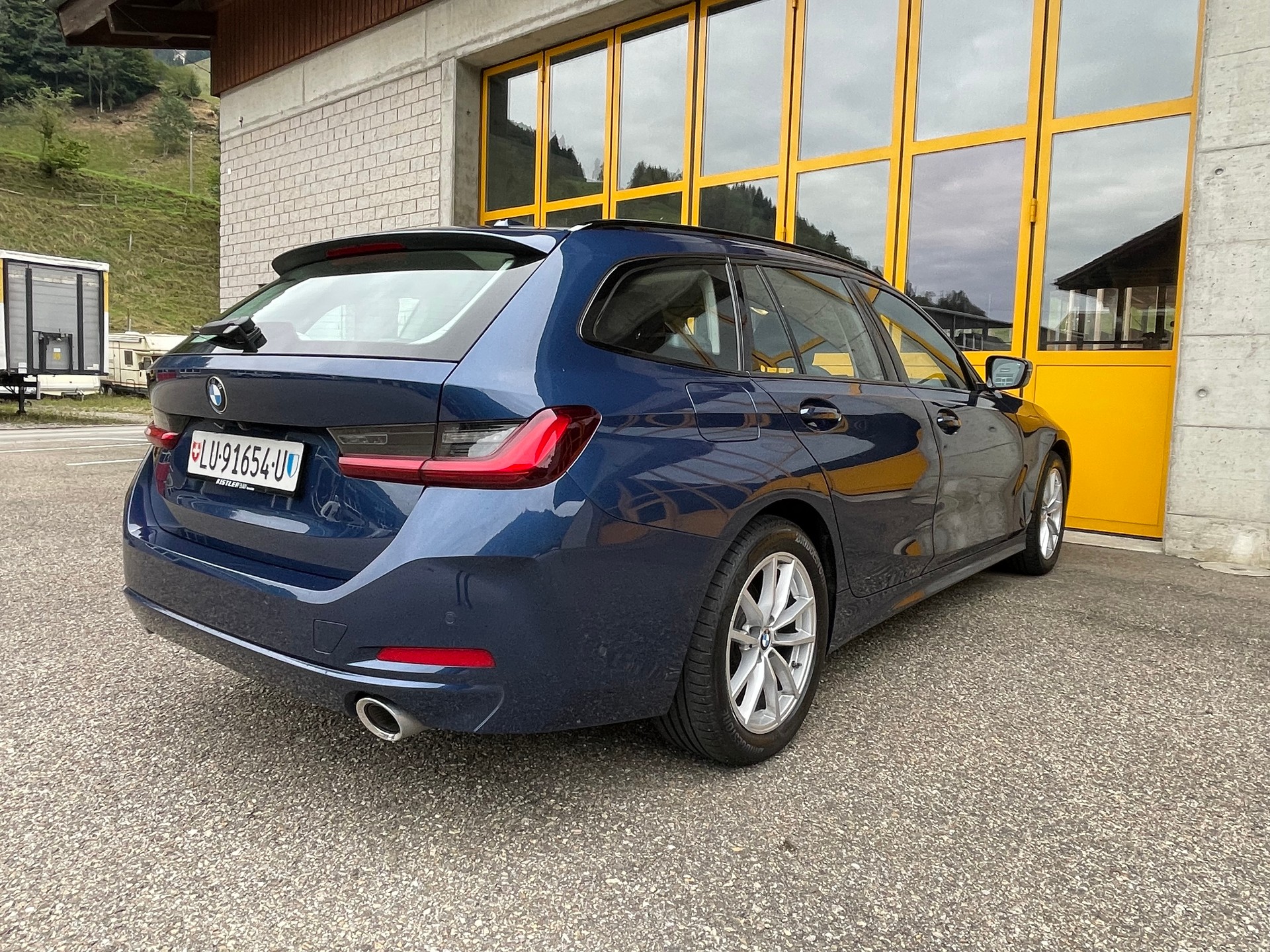 BMW 320d xDrive 48V Touring Steptronic M Sport-image-15
