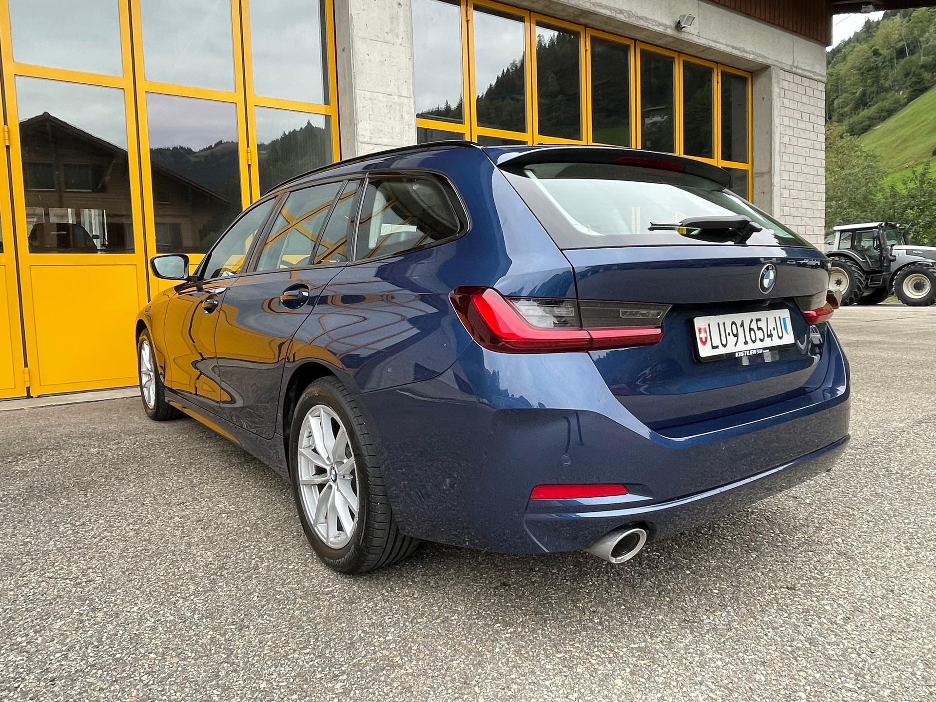 BMW 320d xDrive 48V Touring Steptronic M Sport-image-14