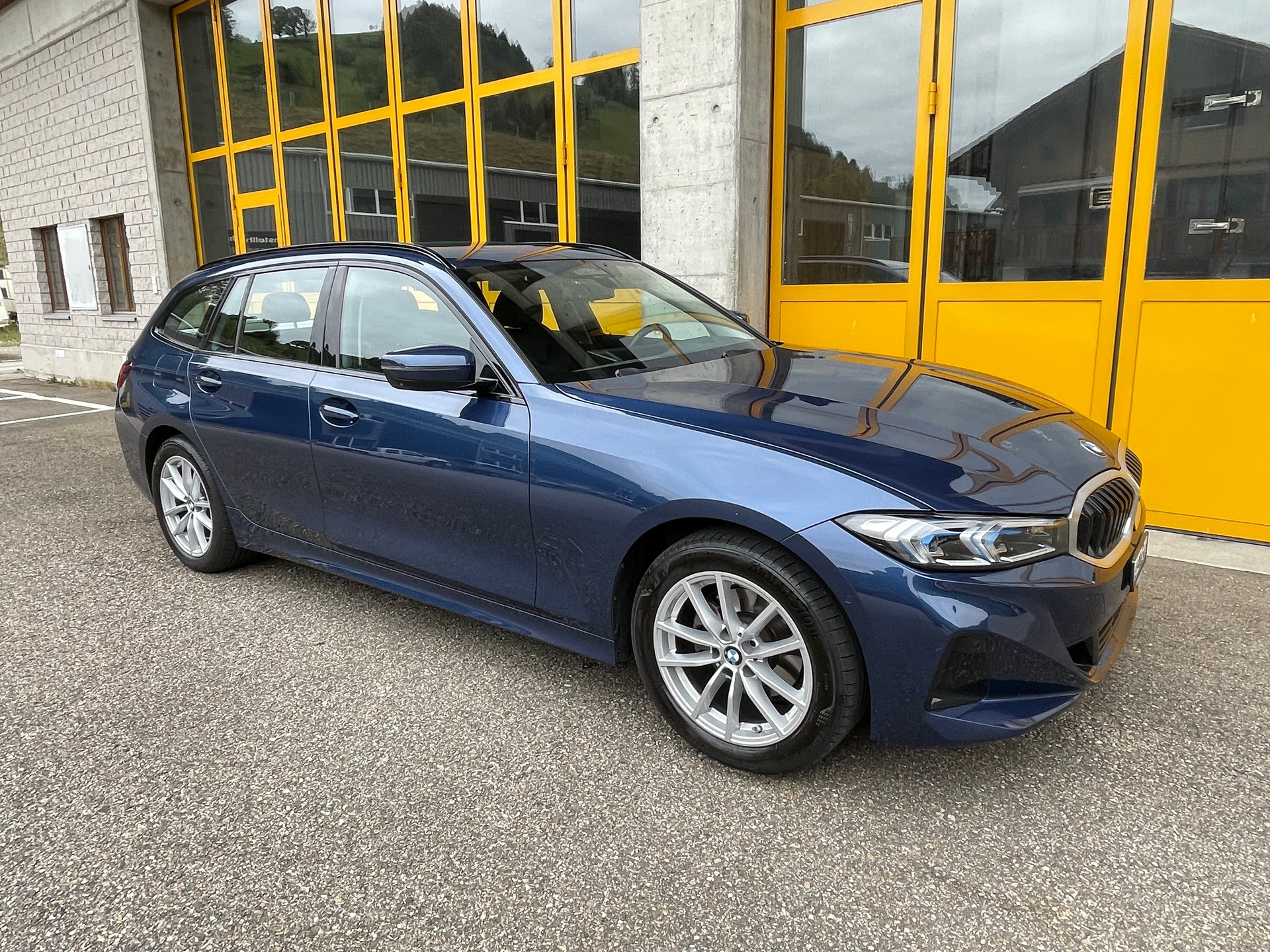 BMW 320d xDrive 48V Touring Steptronic M Sport-image-7