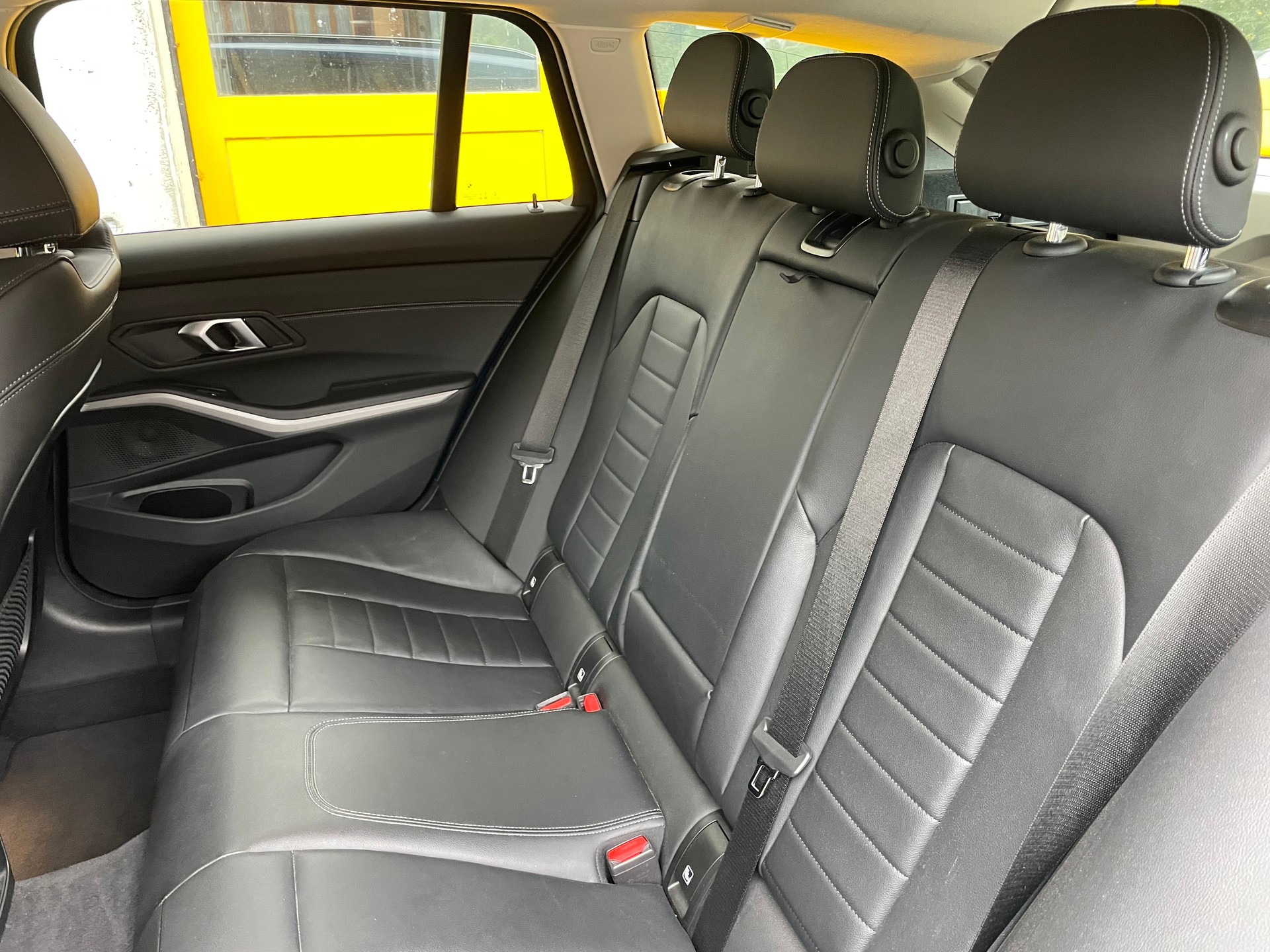 BMW 320d xDrive 48V Touring Steptronic M Sport-image-13