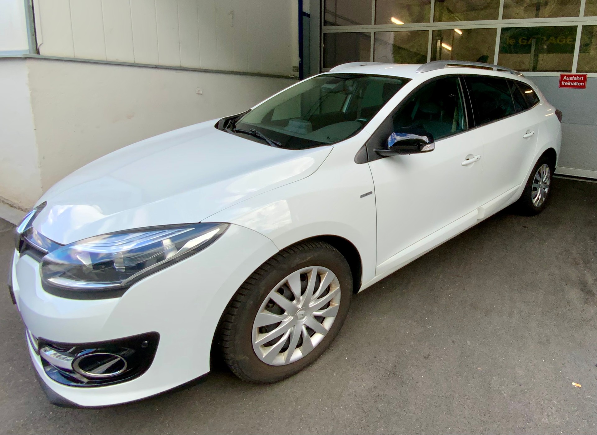 RENAULT Mégane Grandtour 1.2 16V Turbo Bose-image-1