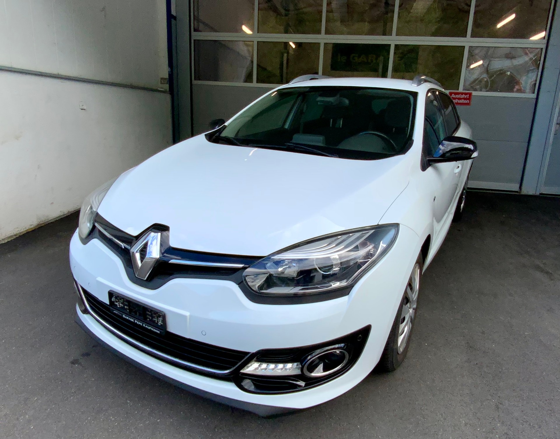 RENAULT Mégane Grandtour 1.2 16V Turbo Bose-image-0