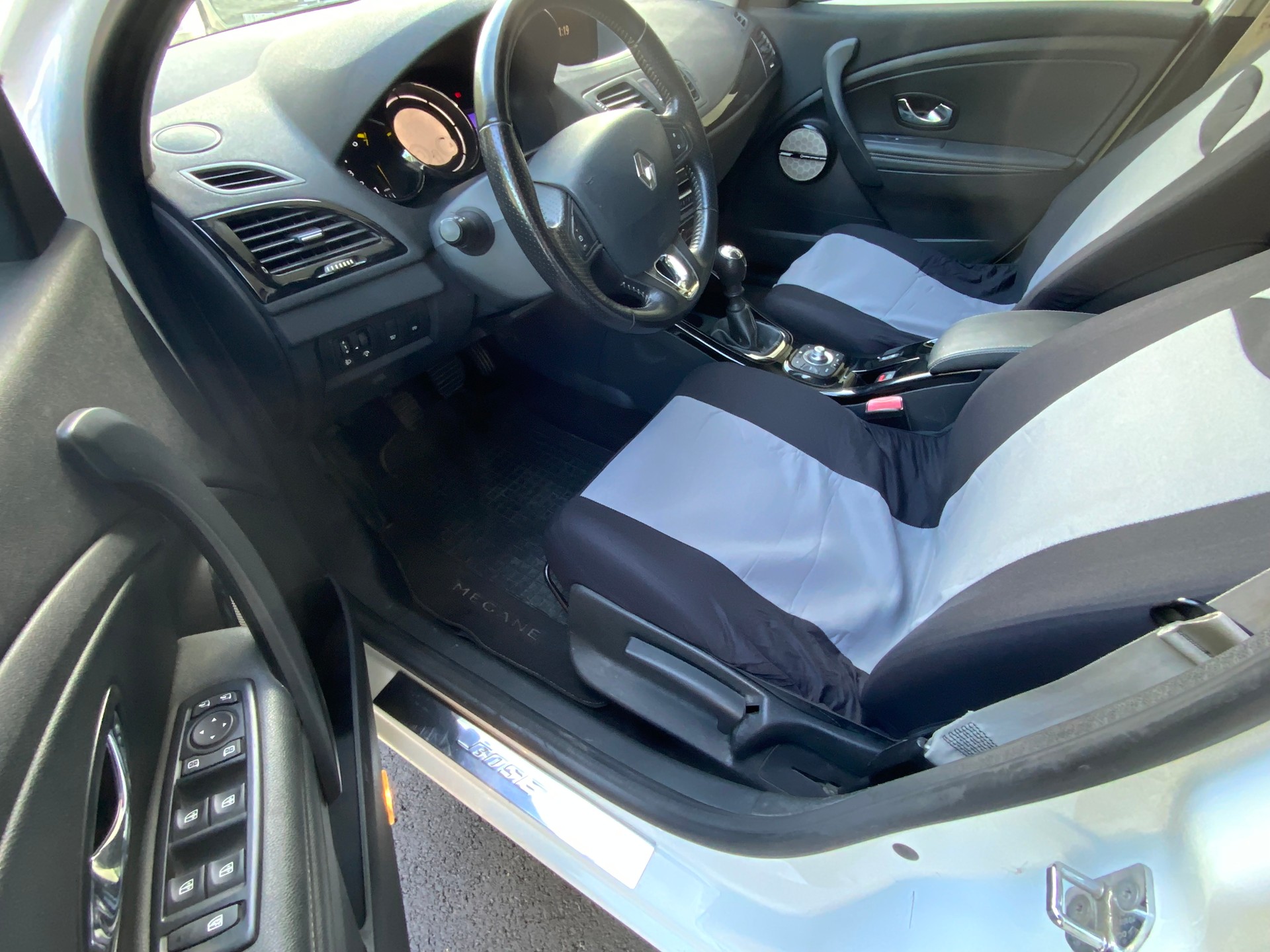RENAULT Mégane Grandtour 1.2 16V Turbo Bose-image-7