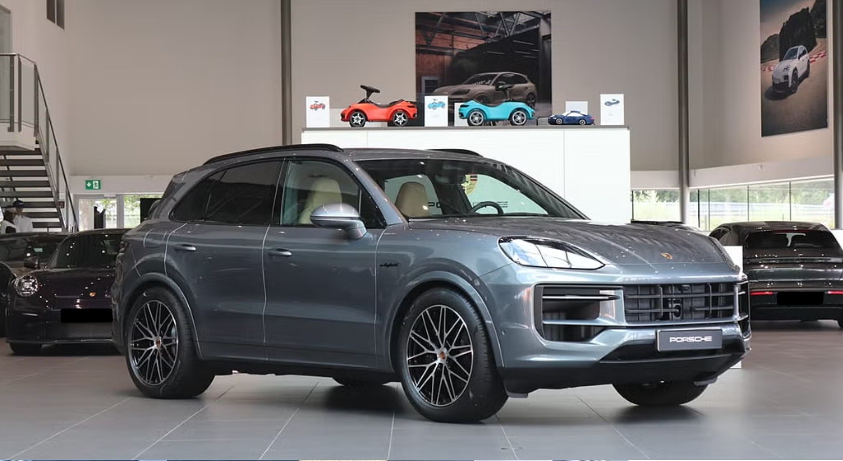 PORSCHE Cayenne E-Hybrid Black Edition Tiptronic-image-0