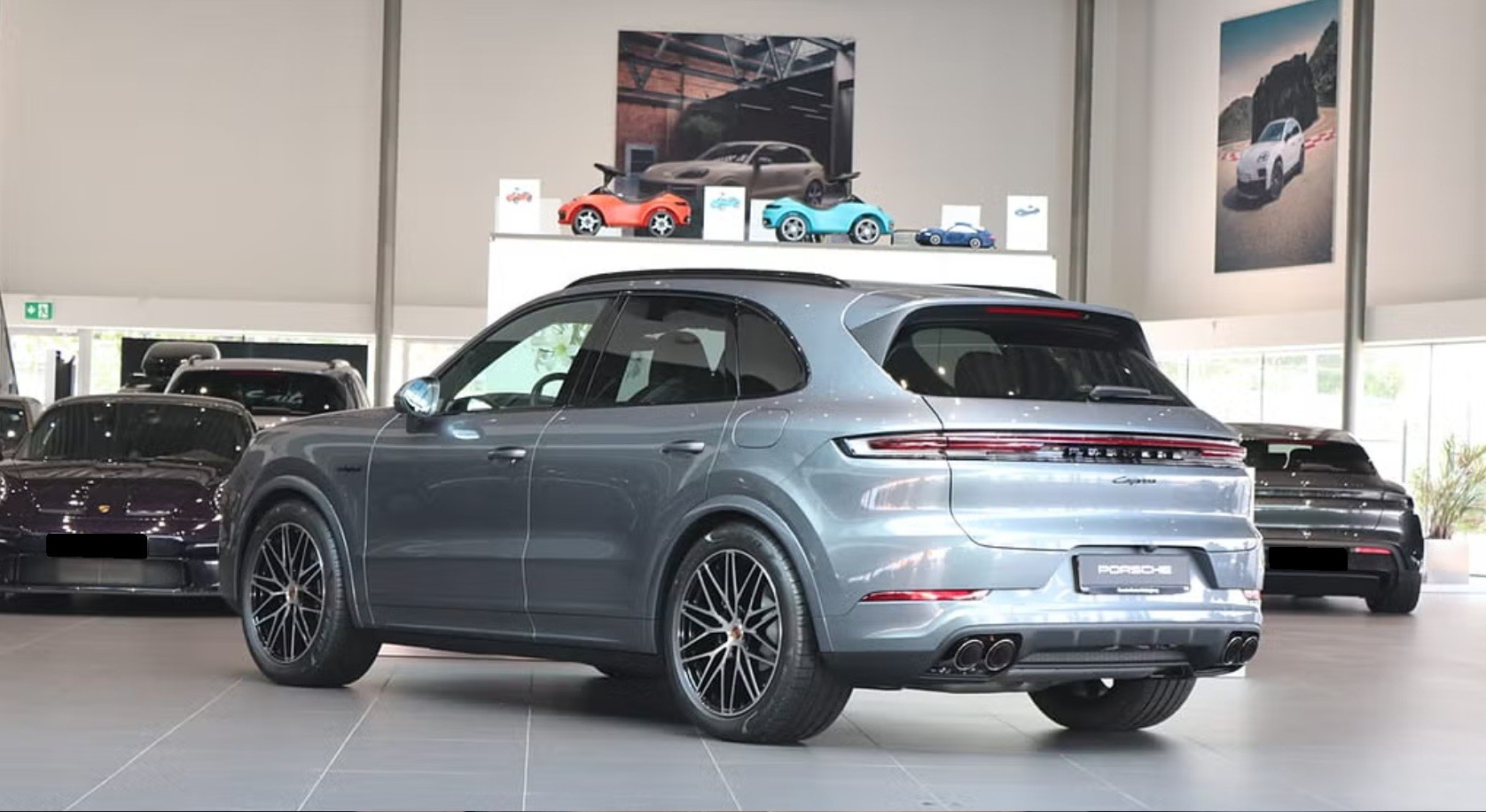 PORSCHE Cayenne E-Hybrid Black Edition Tiptronic-image-2
