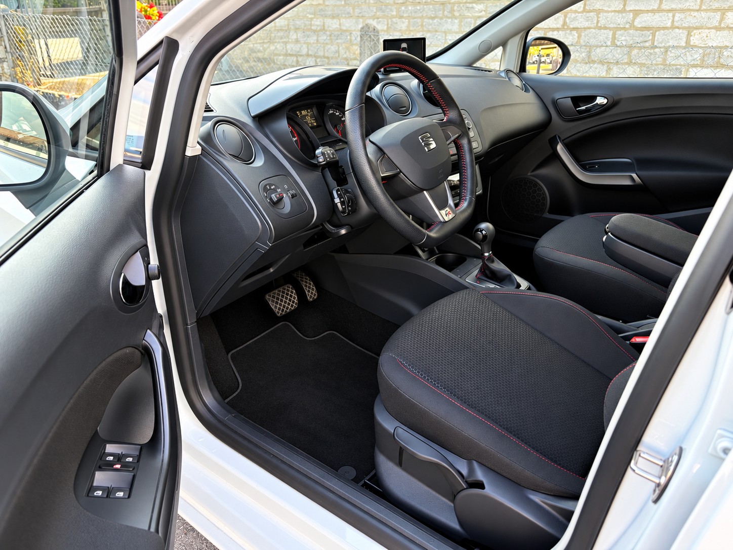 SEAT Ibiza SC 1.2 TSI FR DSG-image-4