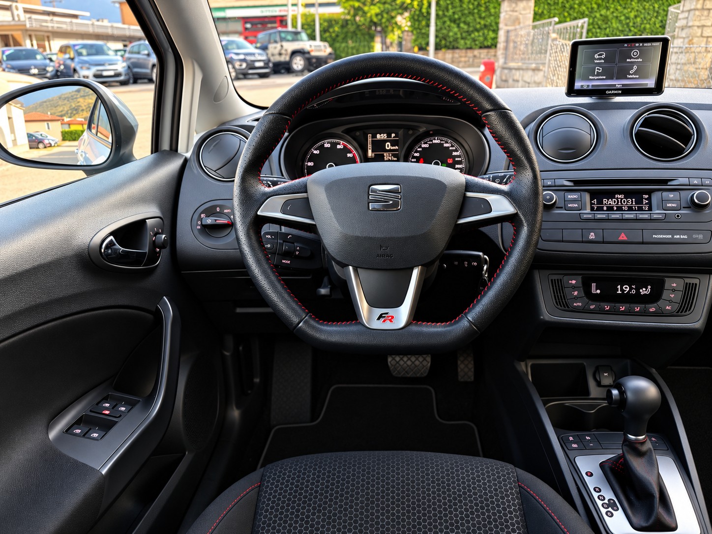 SEAT Ibiza SC 1.2 TSI FR DSG-image-9