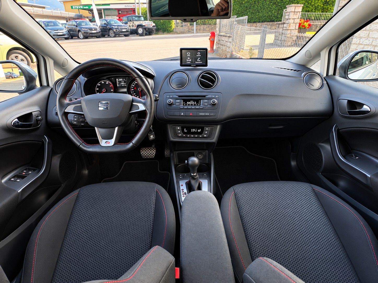 SEAT Ibiza SC 1.2 TSI FR DSG-image-8