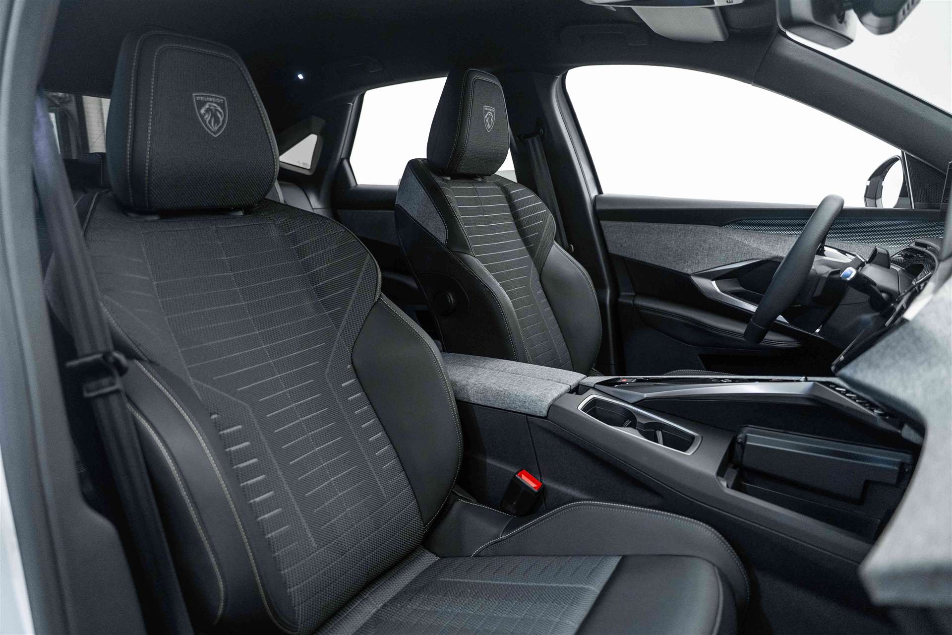 PEUGEOT 3008 145 GT Hybrid e-DCS-Automat-image-9