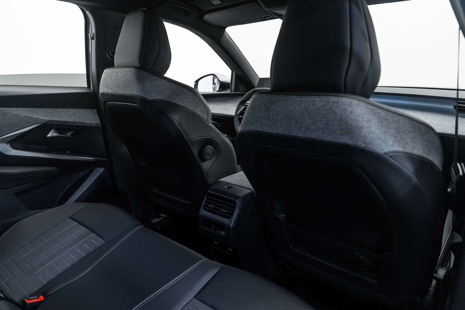 PEUGEOT 3008 145 GT Hybrid e-DCS-Automat-image-10